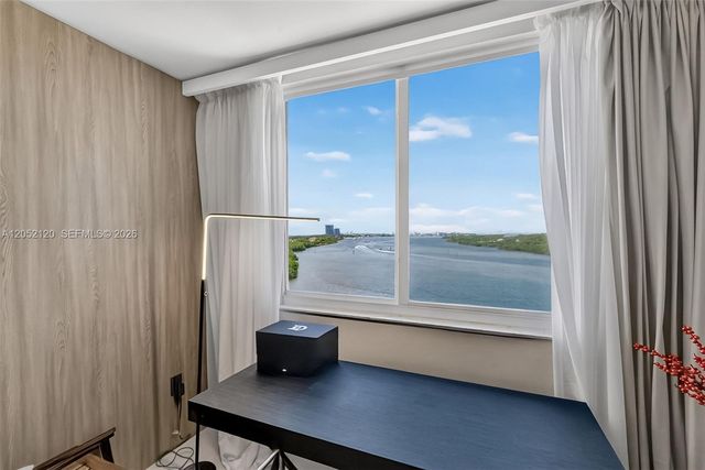 300 Bayview Dr 916, Sunny Isles Beach, FL 33160
