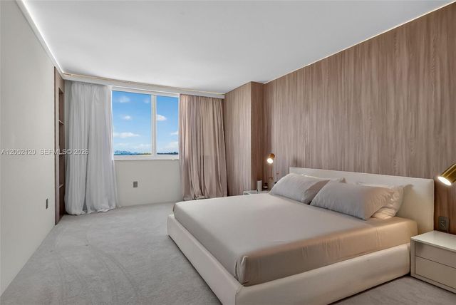 300 Bayview Dr 916, Sunny Isles Beach, FL 33160