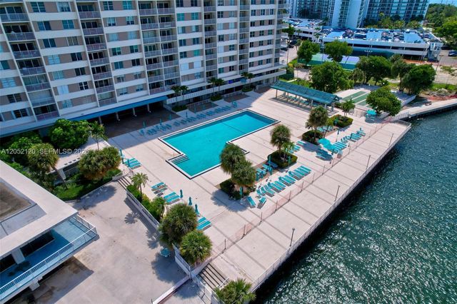 300 Bayview Dr 916, Sunny Isles Beach, FL 33160
