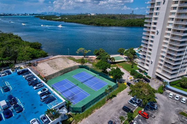 300 Bayview Dr 916, Sunny Isles Beach, FL 33160