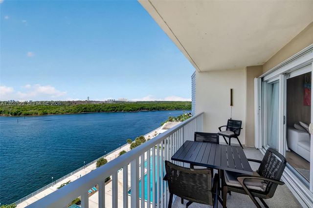300 Bayview Dr 916, Sunny Isles Beach, FL 33160