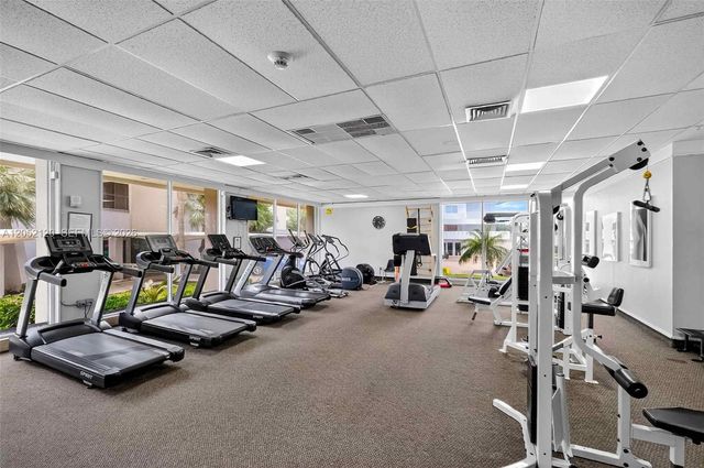 300 Bayview Dr 916, Sunny Isles Beach, FL 33160