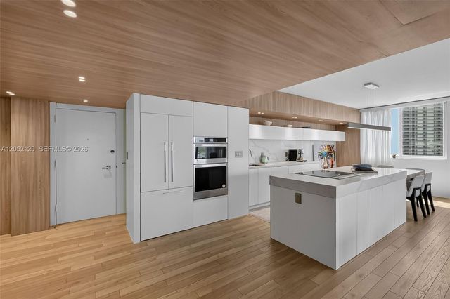 300 Bayview Dr 916, Sunny Isles Beach, FL 33160