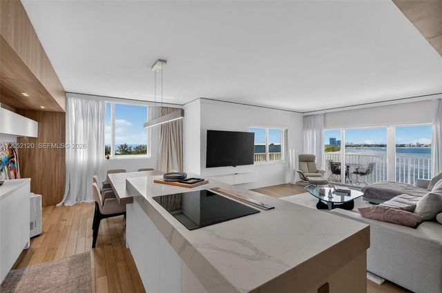 300 Bayview Dr 916, Sunny Isles Beach, FL 33160