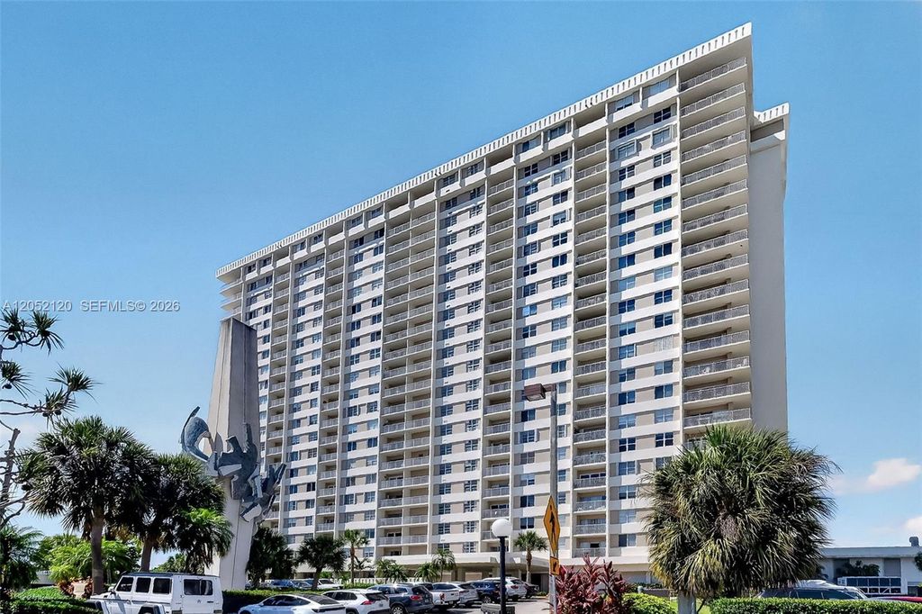 300 Bayview Dr 916, Sunny Isles Beach, FL 33160