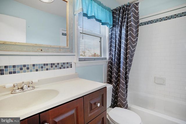 27 MEDITERRANEAN CT, Barnegat, NJ 08005