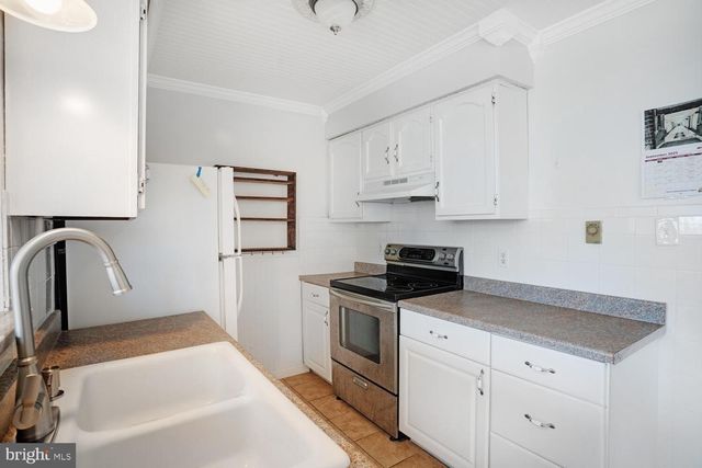 27 MEDITERRANEAN CT, Barnegat, NJ 08005