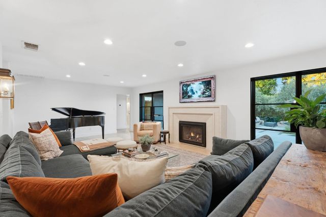 5708 N Pleasant Avenue, Fresno, CA 93711