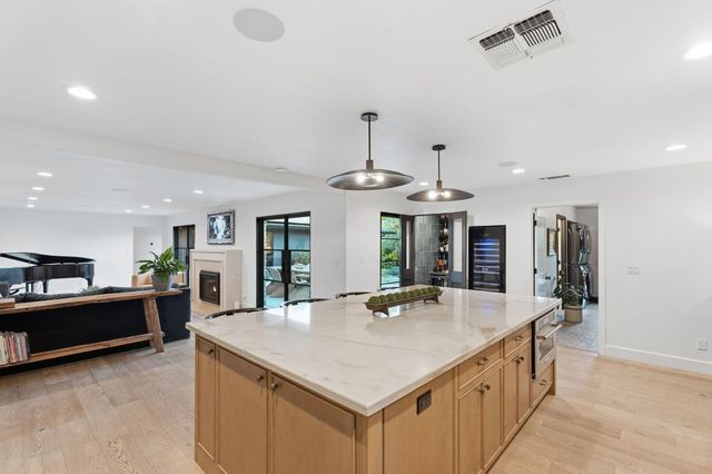 5708 N Pleasant Avenue, Fresno, CA 93711