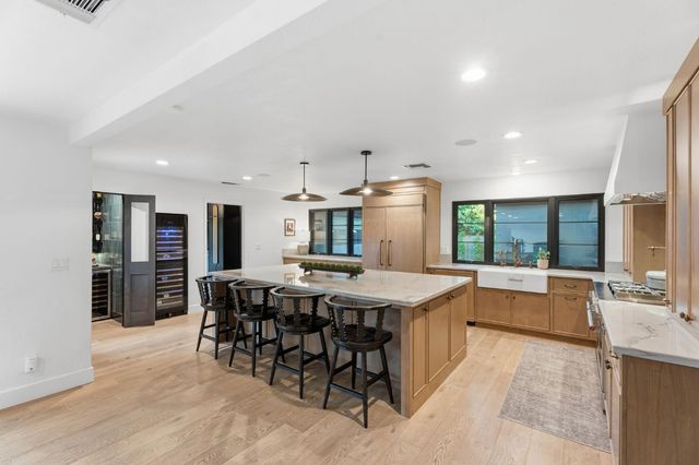5708 N Pleasant Avenue, Fresno, CA 93711