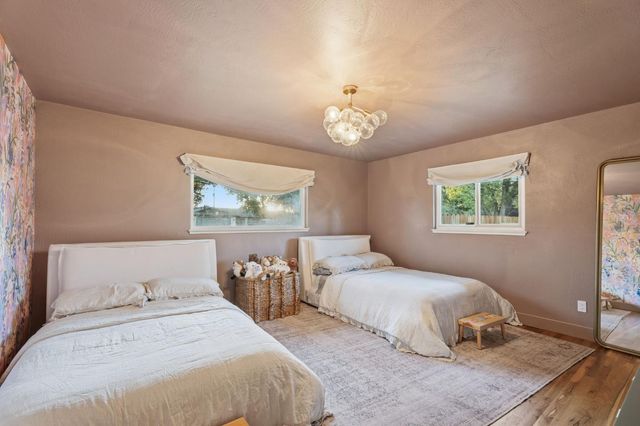 5708 N Pleasant Avenue, Fresno, CA 93711