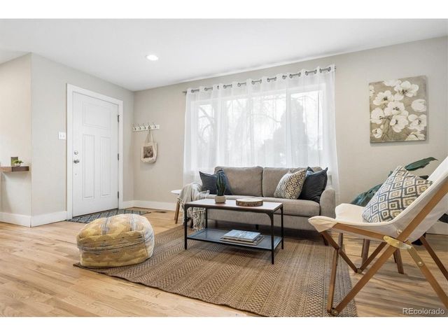 2634 Ivanhoe St, Denver, CO 80207