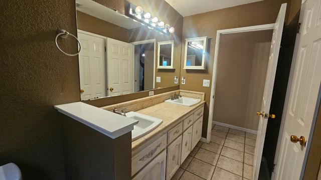 3299 W Stuart Avenue, Fresno, CA 93711