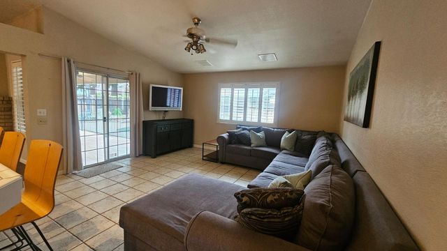 3299 W Stuart Avenue, Fresno, CA 93711