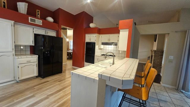 3299 W Stuart Avenue, Fresno, CA 93711