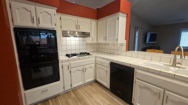 3299 W Stuart Avenue, Fresno, CA 93711