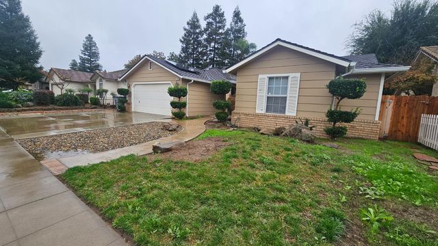 3299 W Stuart Avenue, Fresno, CA 93711