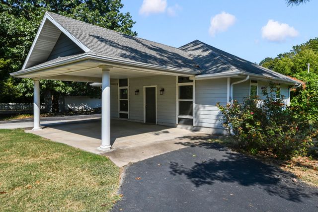 1635 E Walnut Street, Springfield, MO 65802