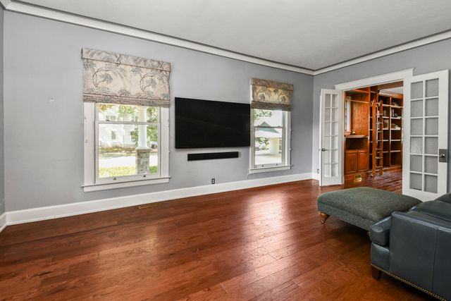 1635 E Walnut Street, Springfield, MO 65802