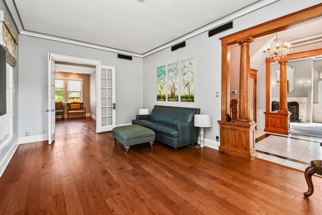 1635 E Walnut Street, Springfield, MO 65802