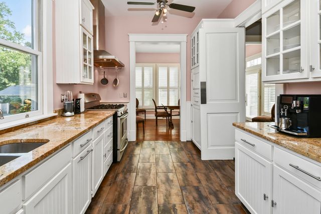 1635 E Walnut Street, Springfield, MO 65802