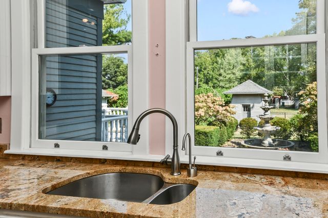 1635 E Walnut Street, Springfield, MO 65802