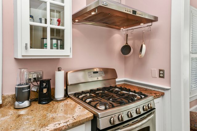 1635 E Walnut Street, Springfield, MO 65802