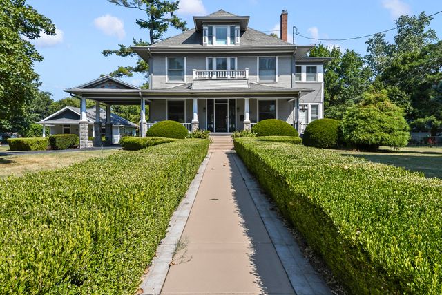 1635 E Walnut Street, Springfield, MO 65802