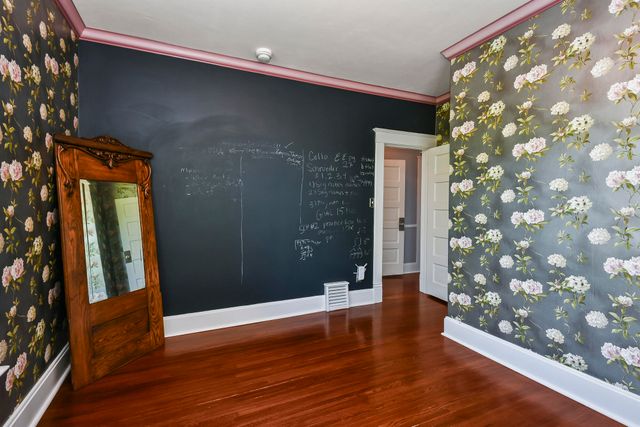 1635 E Walnut Street, Springfield, MO 65802