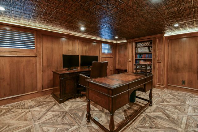 1635 E Walnut Street, Springfield, MO 65802