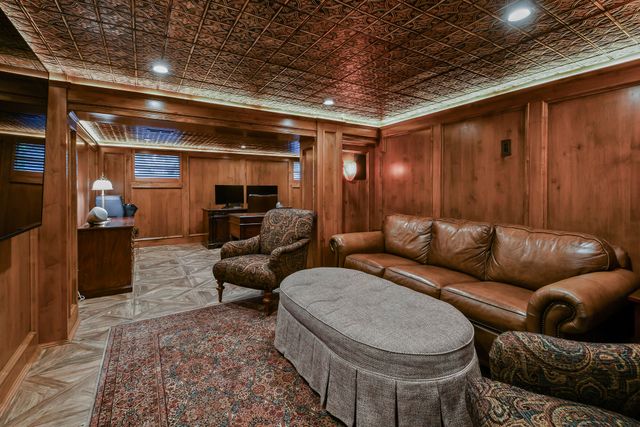 1635 E Walnut Street, Springfield, MO 65802