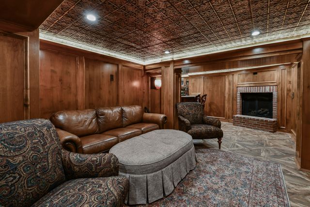 1635 E Walnut Street, Springfield, MO 65802