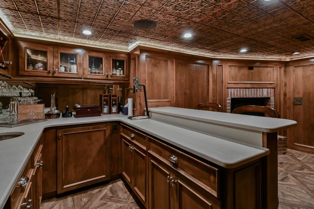 1635 E Walnut Street, Springfield, MO 65802