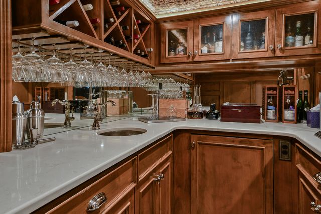 1635 E Walnut Street, Springfield, MO 65802