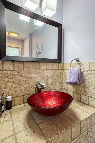 1635 E Walnut Street, Springfield, MO 65802