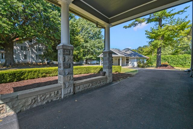 1635 E Walnut Street, Springfield, MO 65802