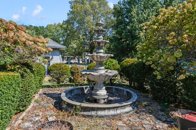 1635 E Walnut Street, Springfield, MO 65802