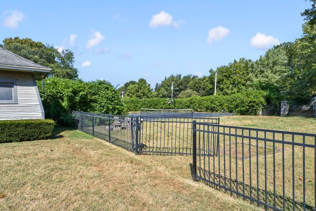 1635 E Walnut Street, Springfield, MO 65802