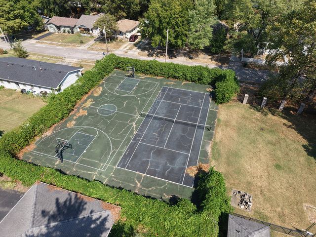 1635 E Walnut Street, Springfield, MO 65802
