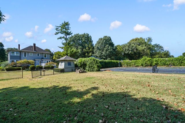 1635 E Walnut Street, Springfield, MO 65802