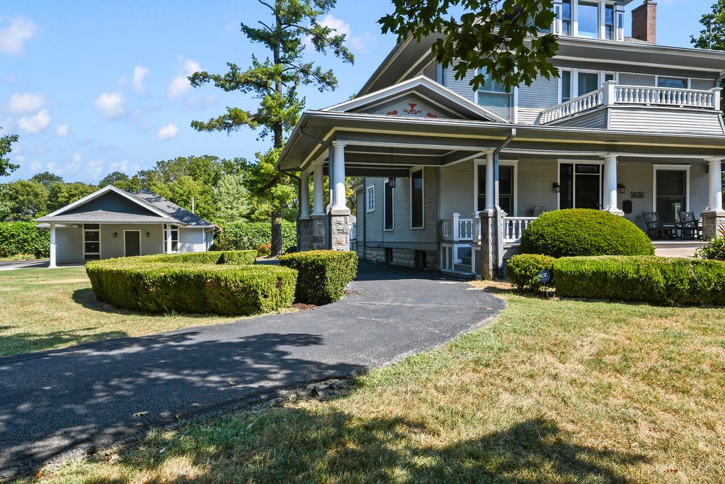 1635 E Walnut Street, Springfield, MO 65802