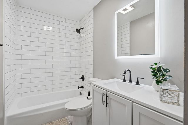 368 33rd Avenue Court, East Moline, IL 61244