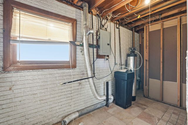 368 33rd Avenue Court, East Moline, IL 61244