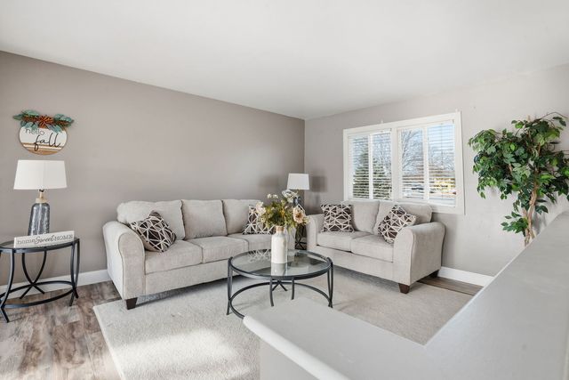 368 33rd Avenue Court, East Moline, IL 61244