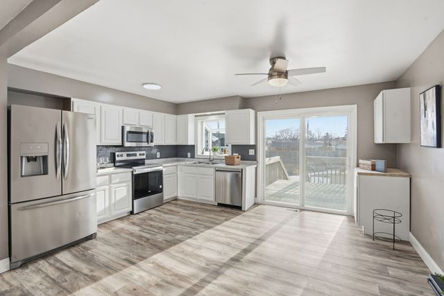 368 33rd Avenue Court, East Moline, IL 61244