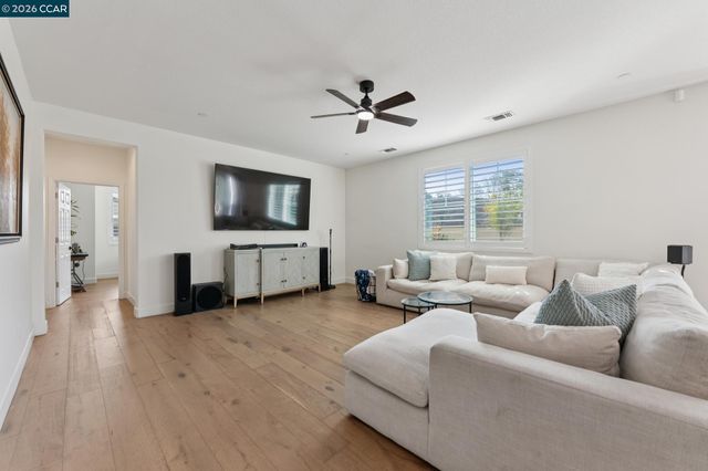 1226 Sierra Trail Rd, Oakley, CA 94561