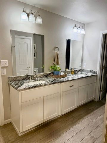 204 NW Elm, Cache, OK 73527