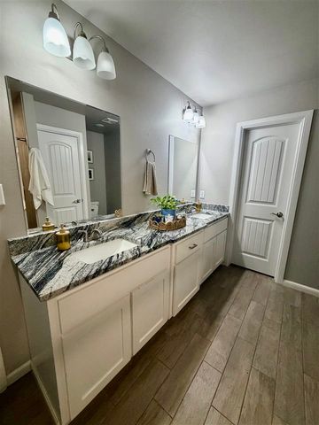 204 NW Elm, Cache, OK 73527