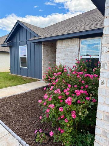 204 NW Elm, Cache, OK 73527
