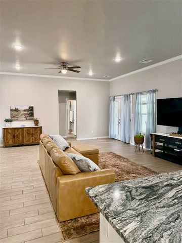 204 NW Elm, Cache, OK 73527